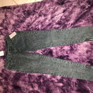 Guess Women's Soft LUX Sample NWT Slim Tapered Jeans Size 30 x 34